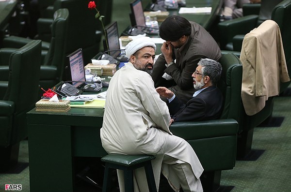 از جدال نفتی تا گربهای که زاهد شد