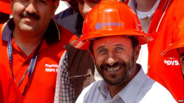 تکاپوی نمایندگان برای افشای فسادهای نفتی دولت احمدی نژاد