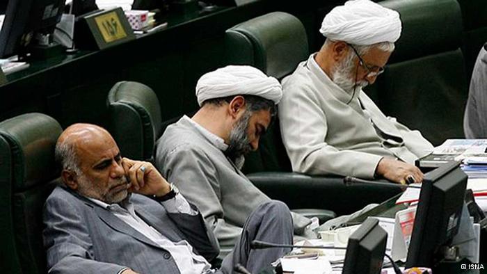 در چرایی بی تفاوتی باز یا تعطیل بودن مجلس