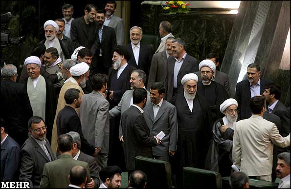 بکارگیری بازنشستگان ممنوع، بجز خودمان و بقیه مقامات!
