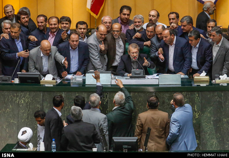 روحانی باید کابینه‌اش را در مجلس دهم ترمیم کند