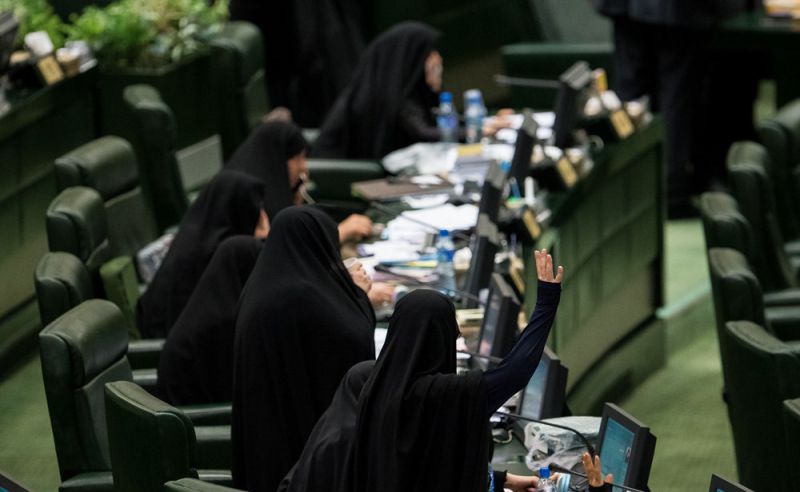 مردان مجلس زنان را بازی نمی دهند