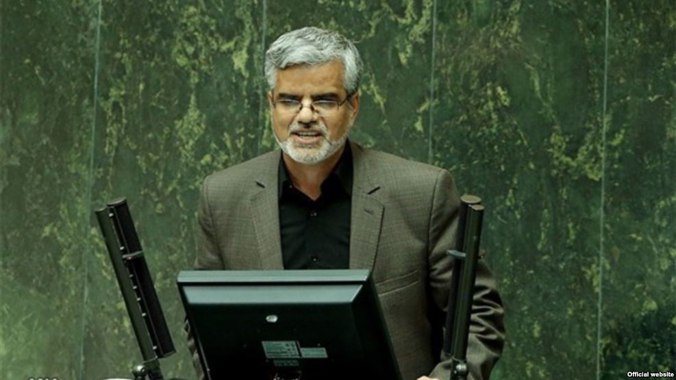 نطق جنجالی صادقی و دفاع علی لاریجانی از برادرش!