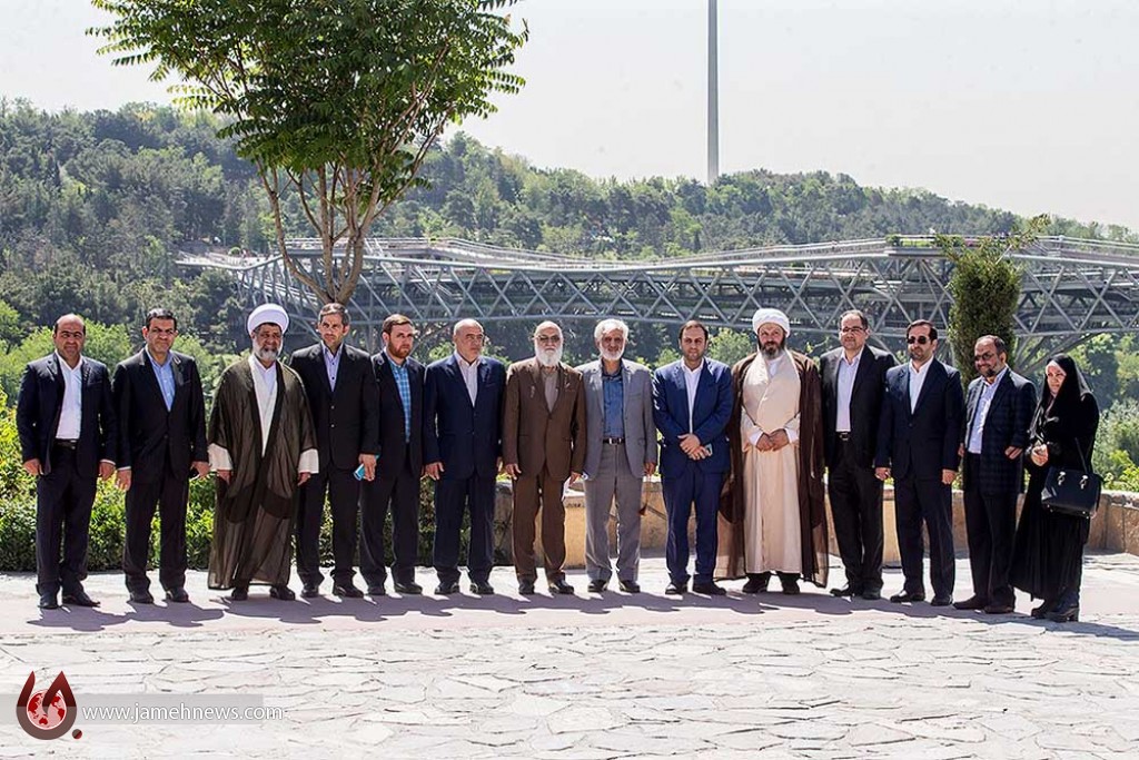 اصرار عجیب احزاب به نادیده گرفتن زنان